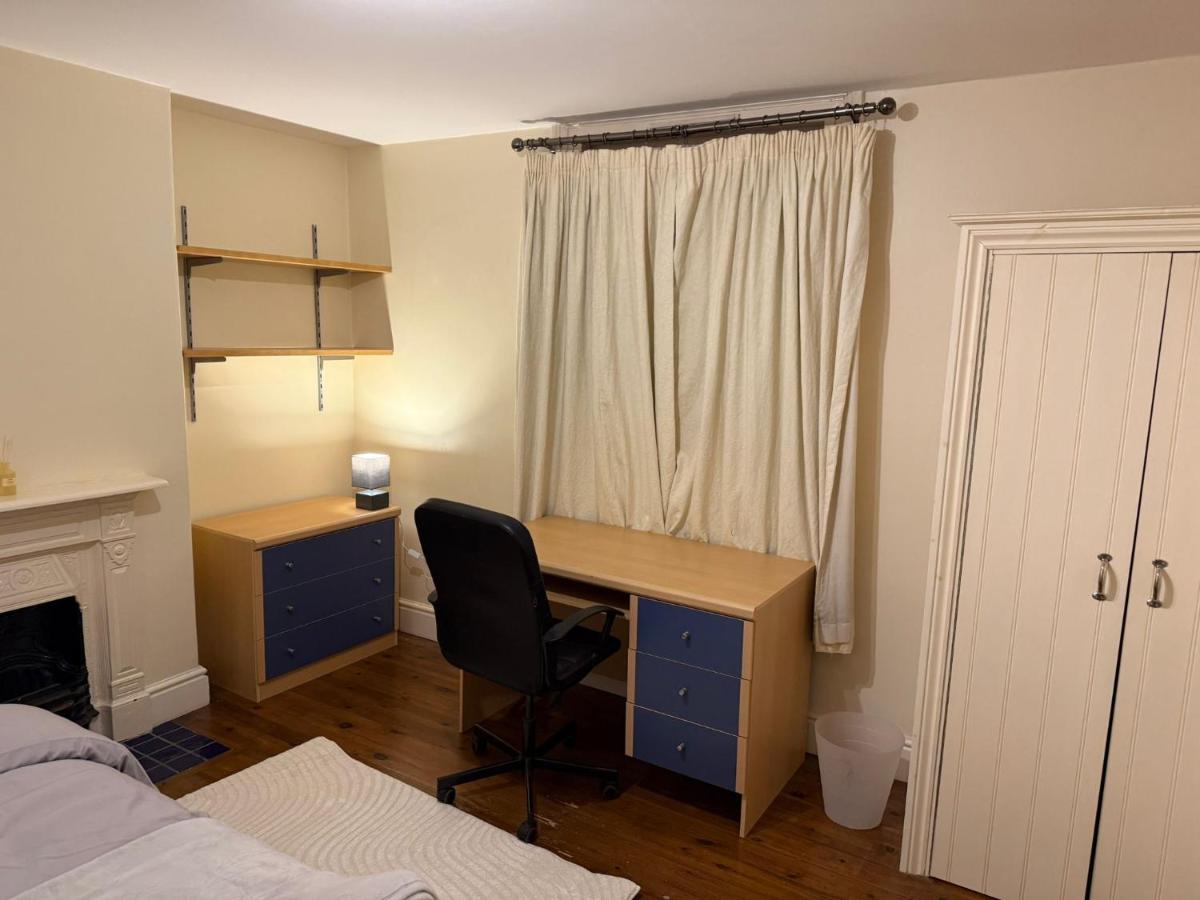 Spacious and cosy 4 Bed House in Beeston - Housity