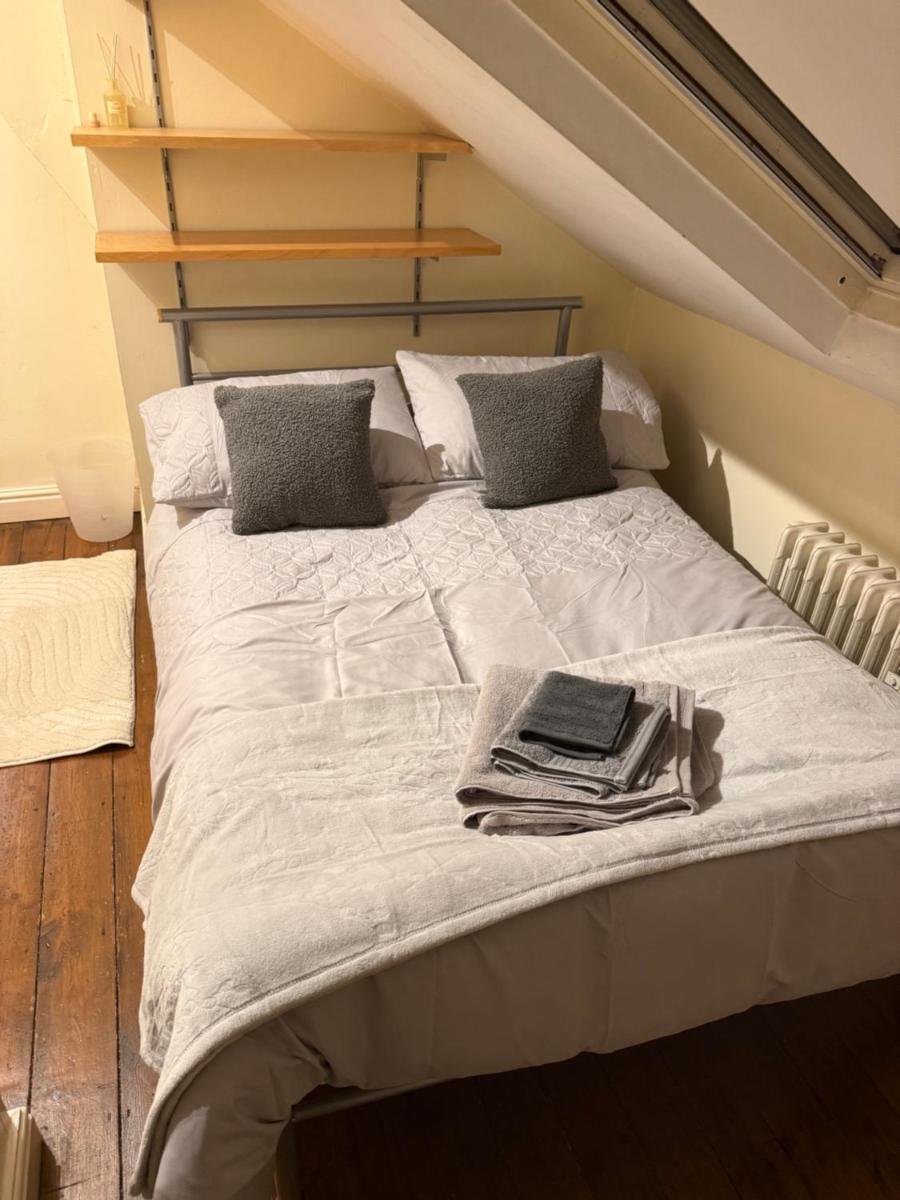 Spacious and cosy 4 Bed House in Beeston - Housity