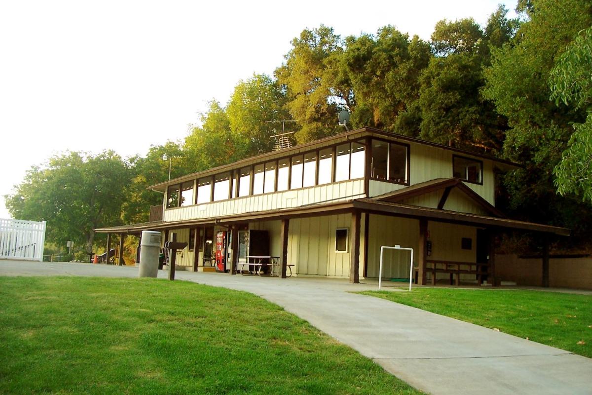 Morgan Hill Camping Resort Cabin 2 - Housity