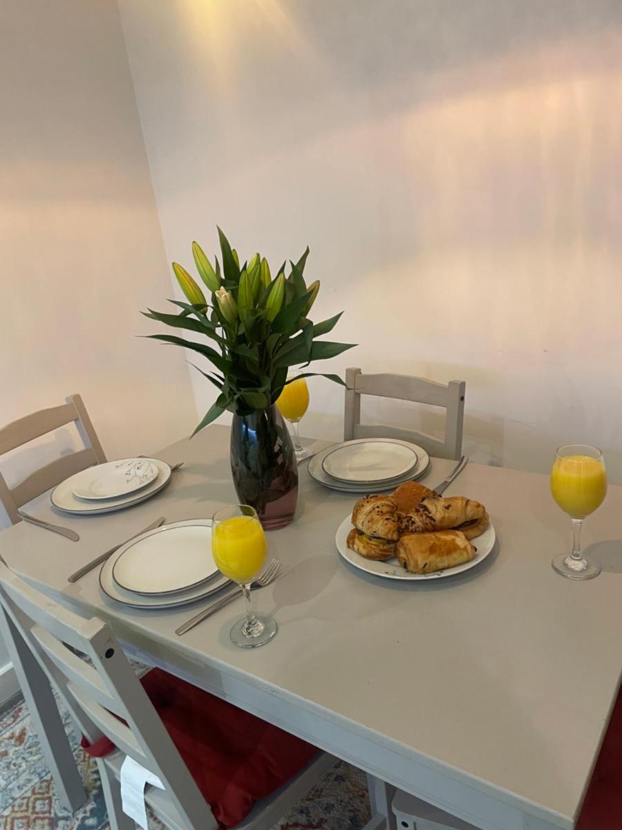 Stylish 2BR Apartment Near Wembley Stadium - Balcony & Parking - Housity