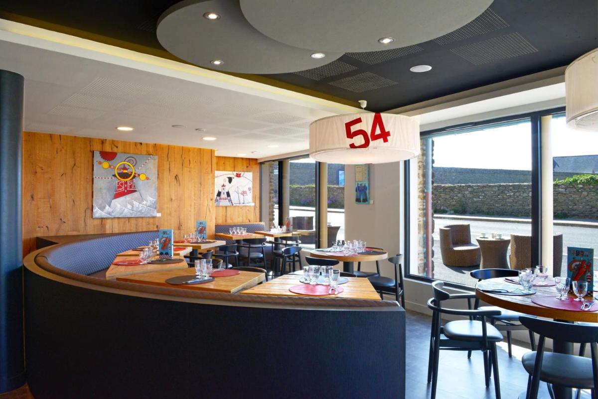 Coin salon dans l'établissement Hostellerie de la Pointe Saint-Mathieu - SPA & Restaurant