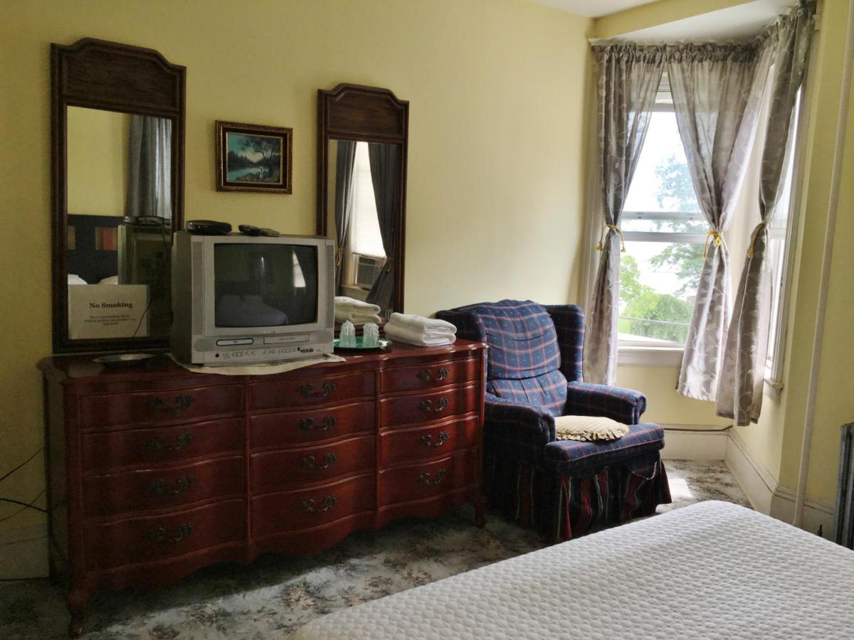 Harbor House Bed and Breakfast - Housity