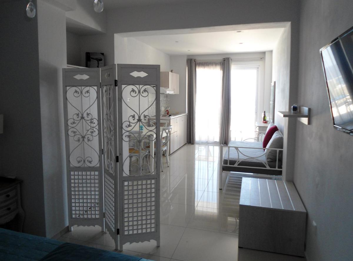 Petrakis sunset - Housity