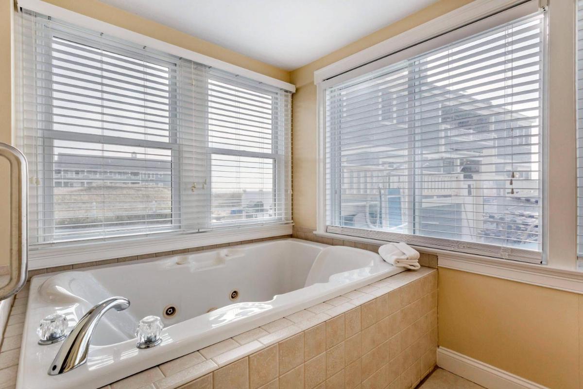 Bluegreen Vacations The Breakers Resort, an Ascend Collection Resort - Housity