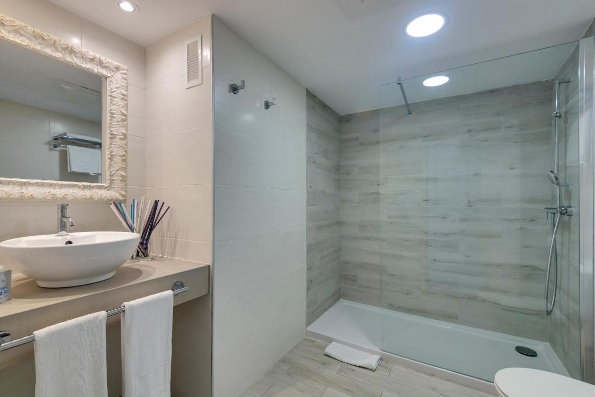 Un baño de Alcudia Garden Aparthotel