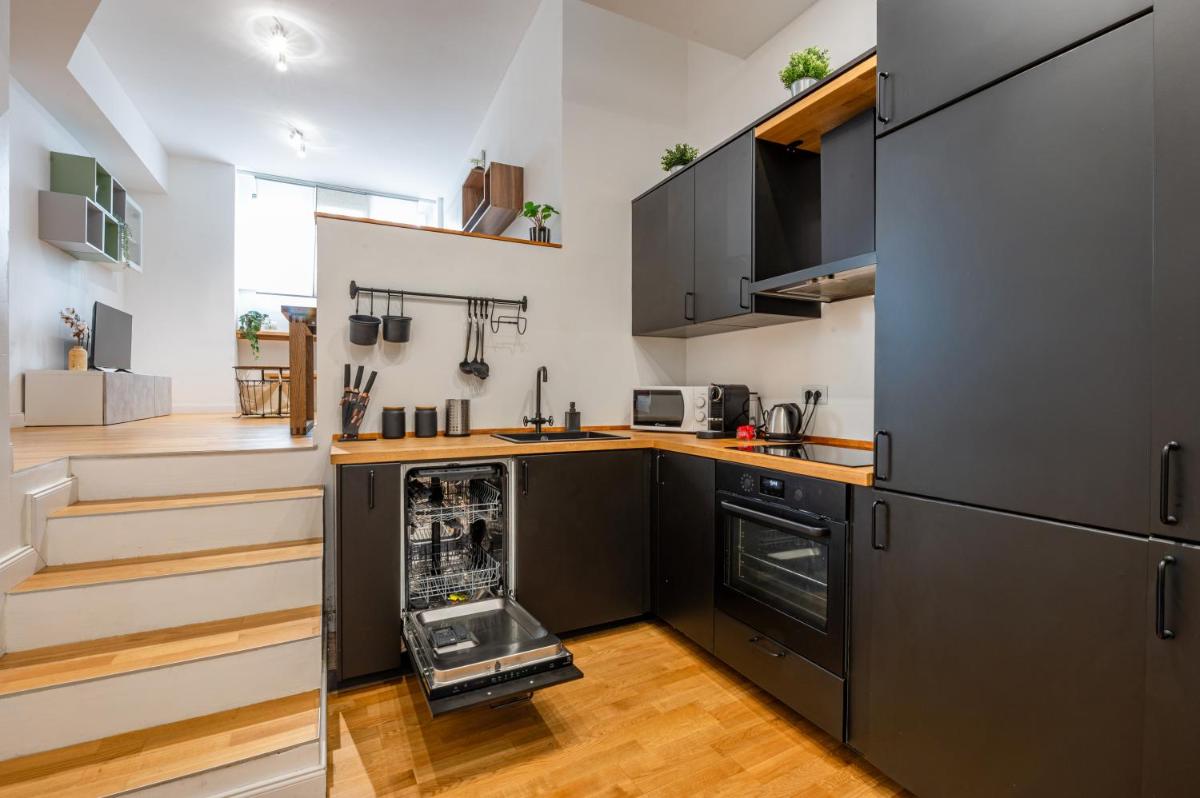 Duomo in 10 minutes - Modern design close to Prada Foundation - Housity