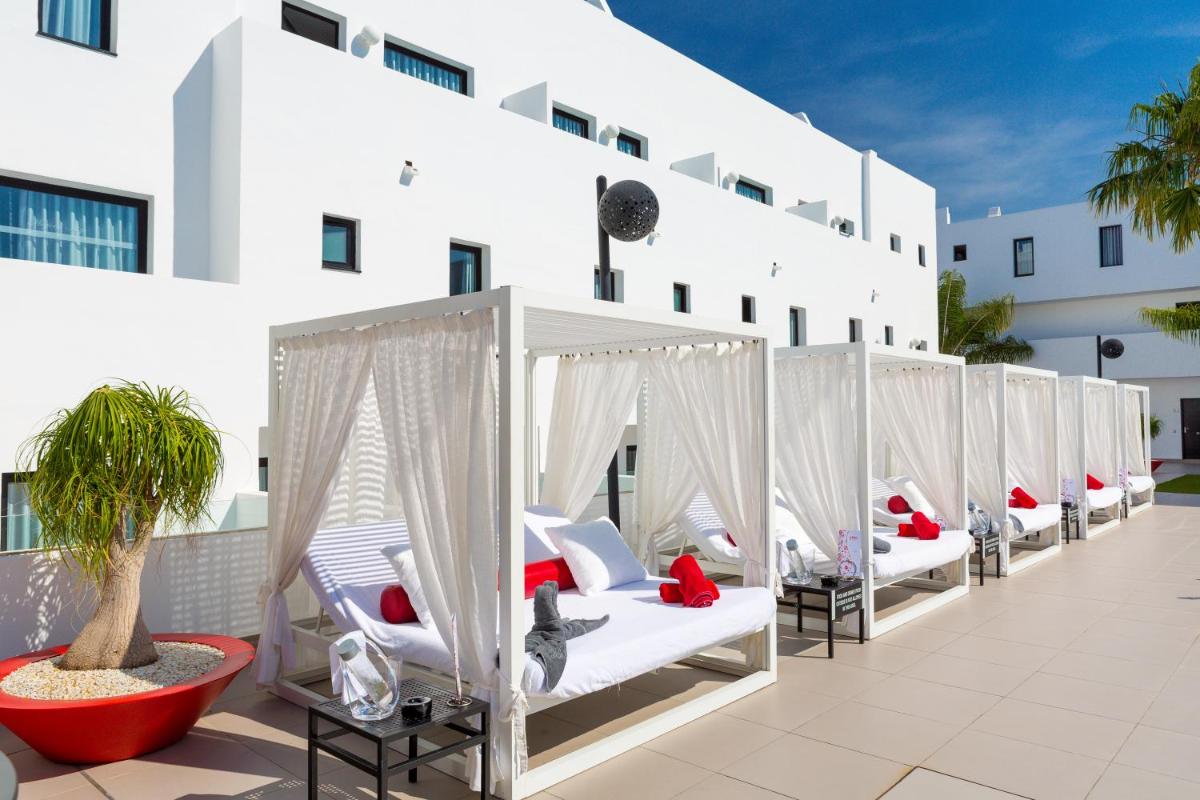 Imagen de la galería de Migjorn Ibiza Suites & Spa, en Playa d'en Bossa