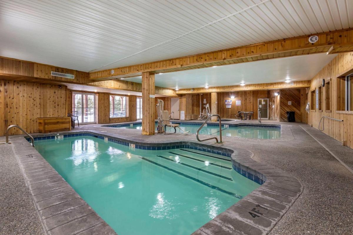 Mountain Edge Suites at Sunapee, an Ascend Collection Hotel - Housity