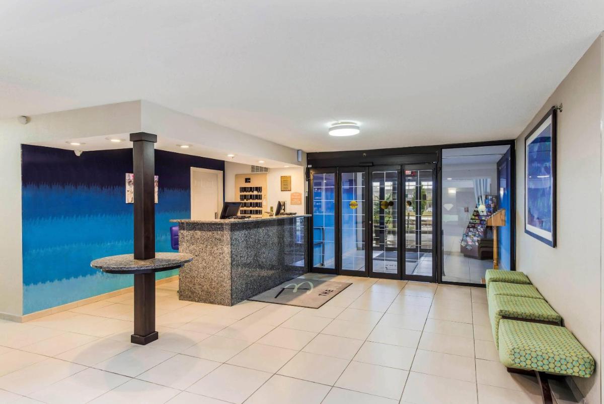 The Blu Hotel Blue Ash Cincinnati, Ascend Hotel Collection - Housity