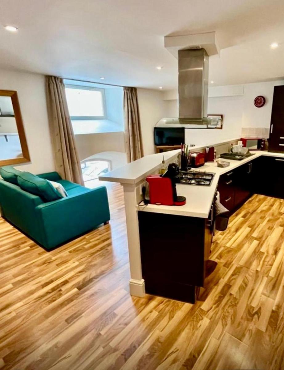 Stunning spacious Apartment on River Ness - Housity