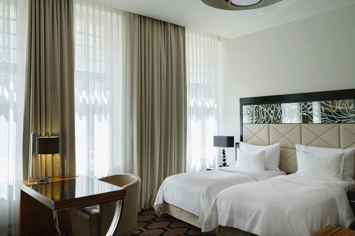 Ein Bett oder Betten in einem Zimmer der Unterkunft Roomers Berlin Steinplatz, Autograph Collection