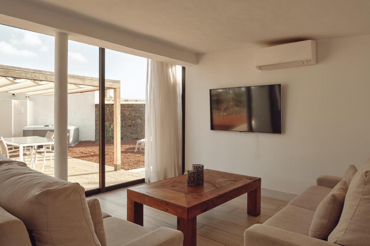 Una televisión o centro de entretenimiento en Villas Alondra
