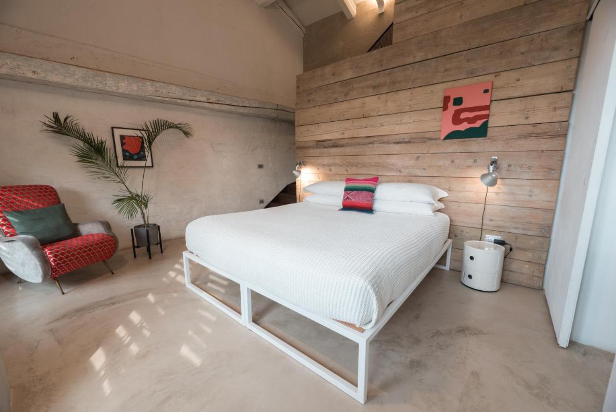 ROSTAGNI1834: VILLA WITH 2 APTS AND POOL IN THE BAROLO REGION - Housity