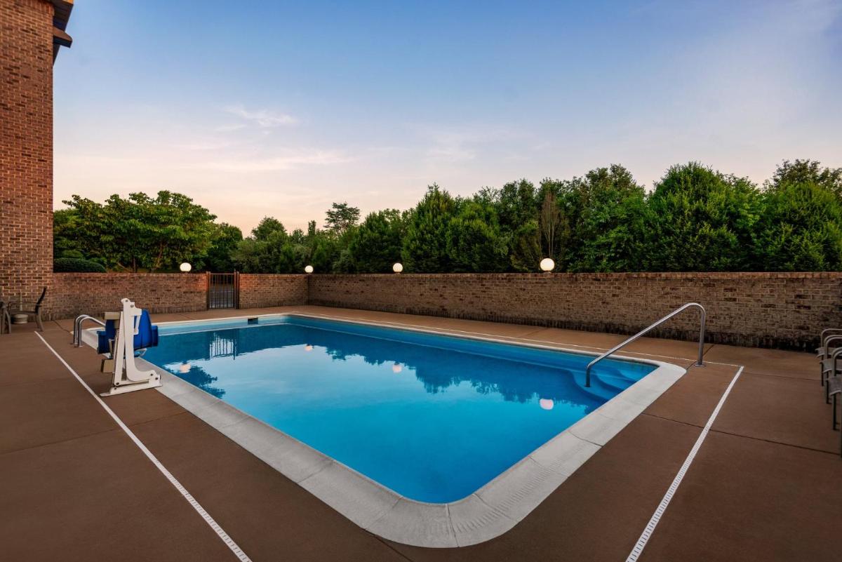 Holiday Inn Express Stephens City, an IHG Hotel - Housity