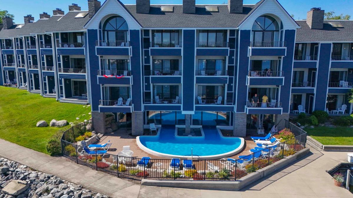343 Edgewater Inn - Housity