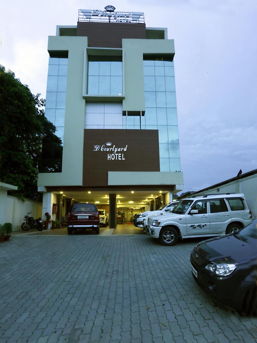 Hotel D Courtyard - Housity