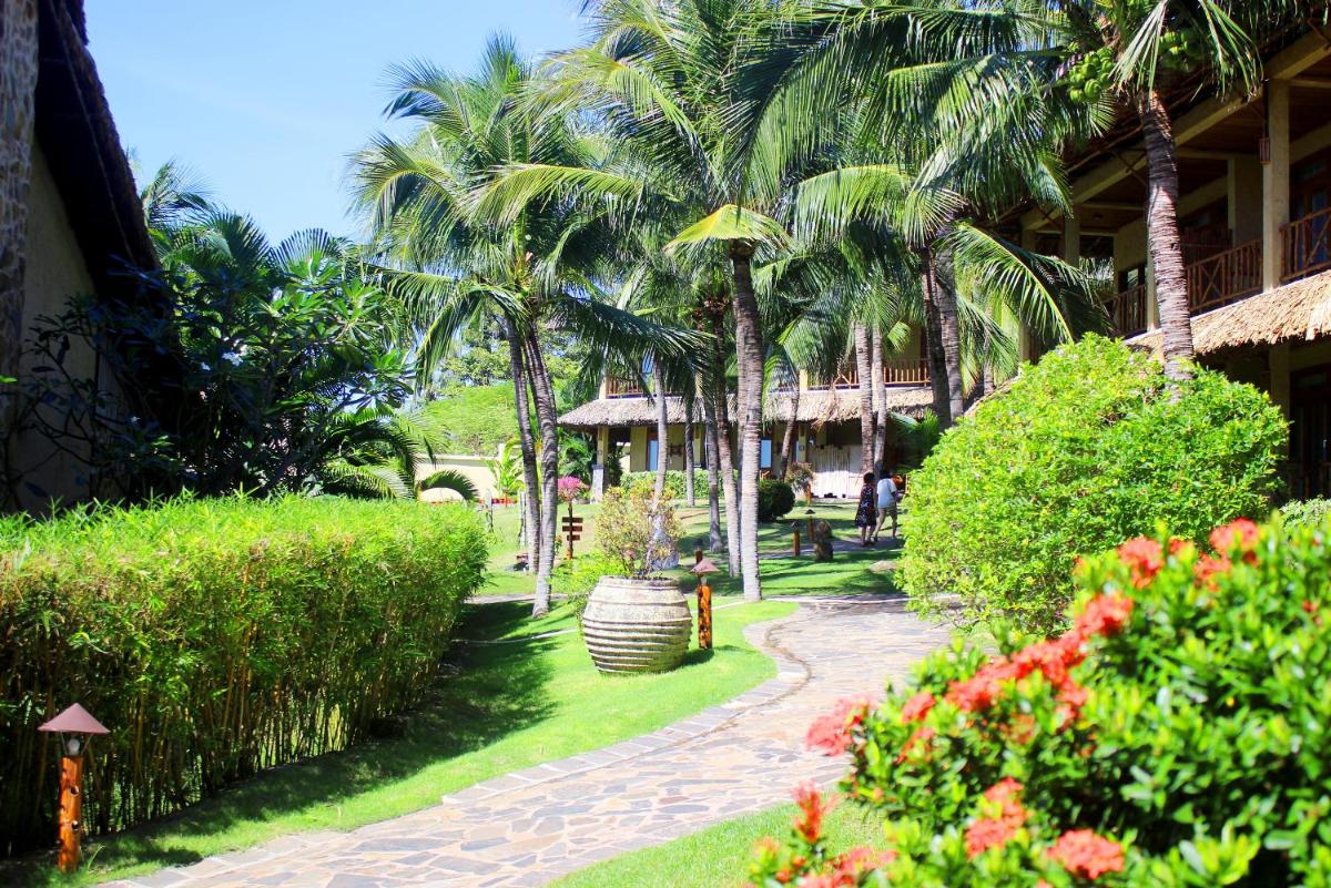 Aroma Beach Resort and Spa - Housity