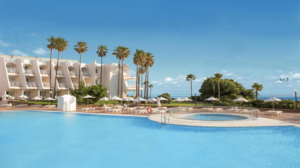 Piscina en o cerca de Iberostar Waves Royal Andalus
