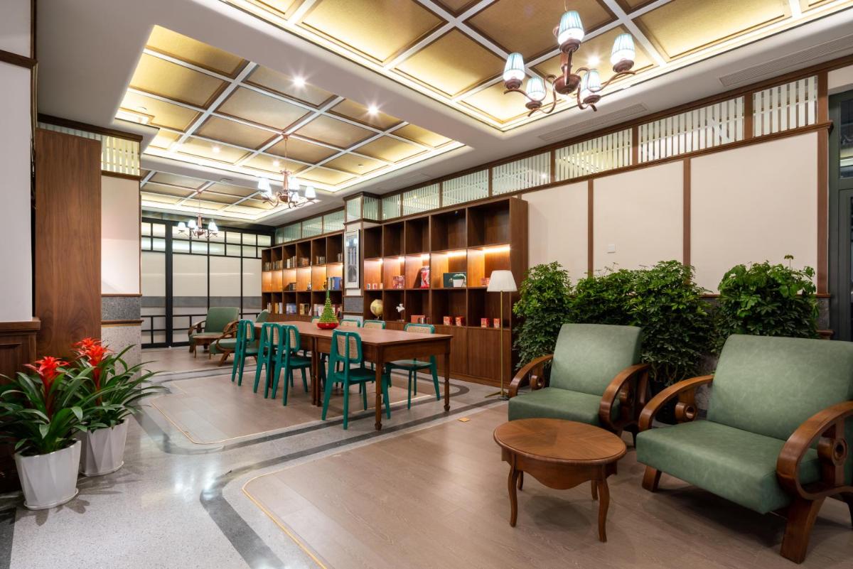 A Memory Hotel-Hotel in the Garden, Beijing Daxing International Airport, Beijing Aerospace Museum, Beijing Wildlife Park, Free daily necessities, Free night snack, Free laundry, English communication well, Free travel advice - Hizvo