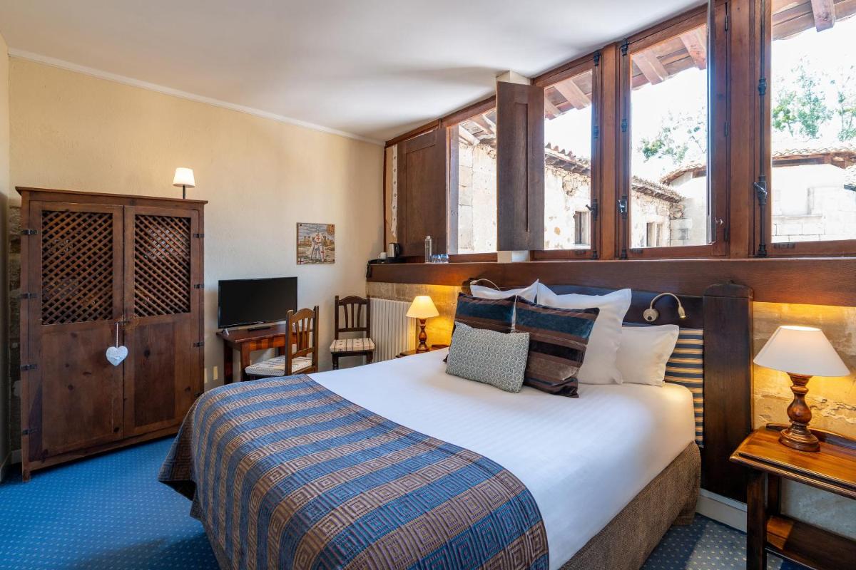 Château Des Ducs De Joyeuse - Housity