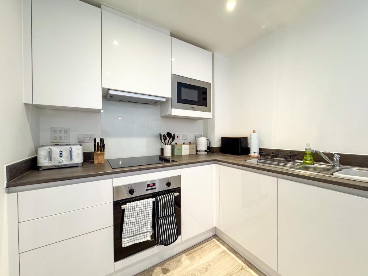 Beautiful 2BDR Apartment By Torr Property Group Short Lets & Serviced Accommodation With Free Parking Derby - Housity