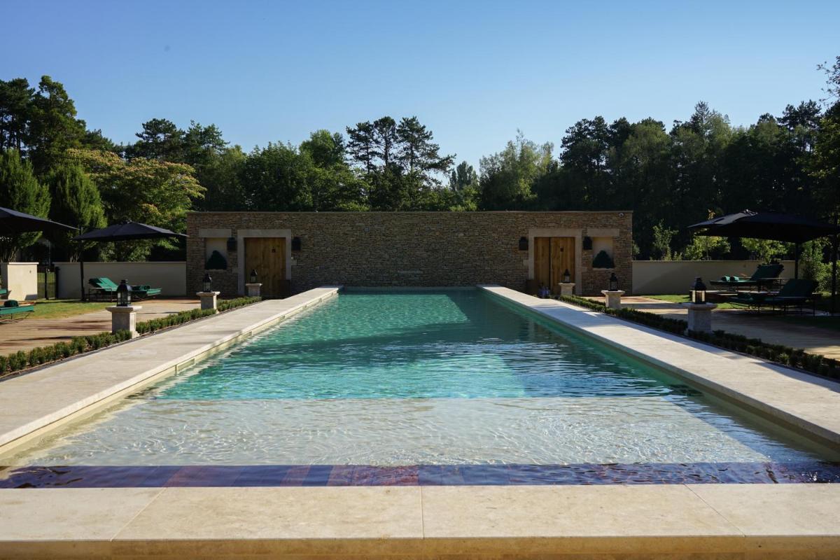 Piscine de l'établissement Hostellerie De Levernois ou située à proximité