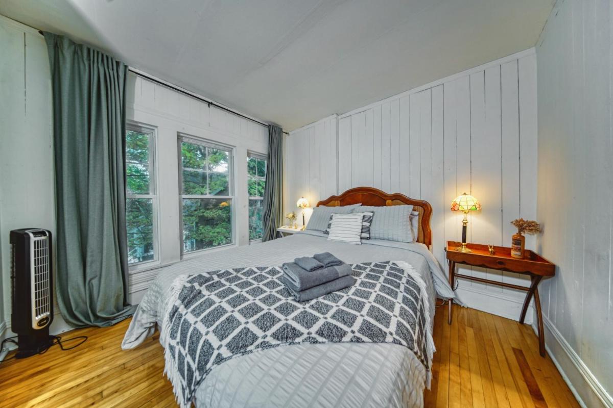 Cozy Winter Escape - Family Home, Near Skiing - Housity