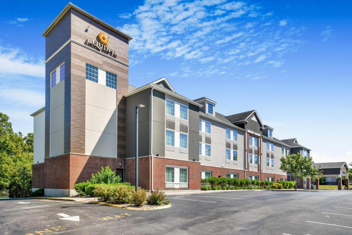 La Quinta by Wyndham Stonington-Mystic Area - Housity