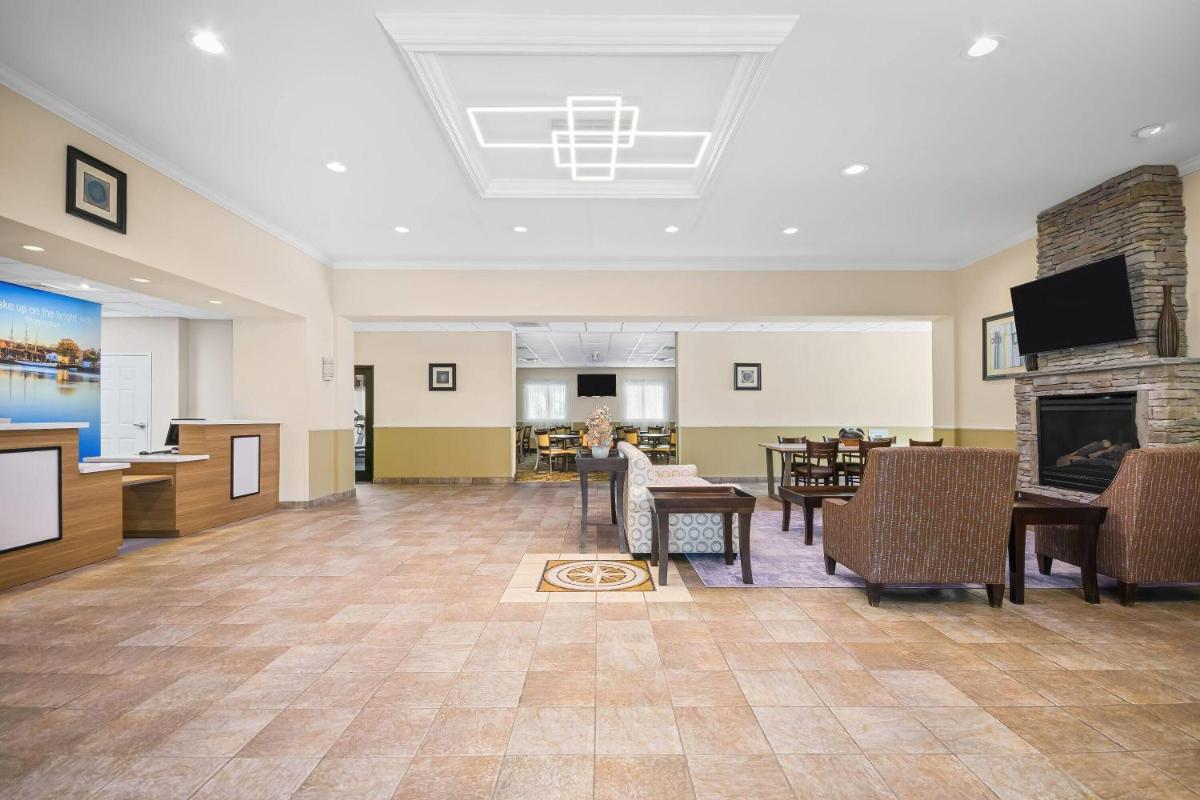 La Quinta by Wyndham Stonington-Mystic Area - Housity