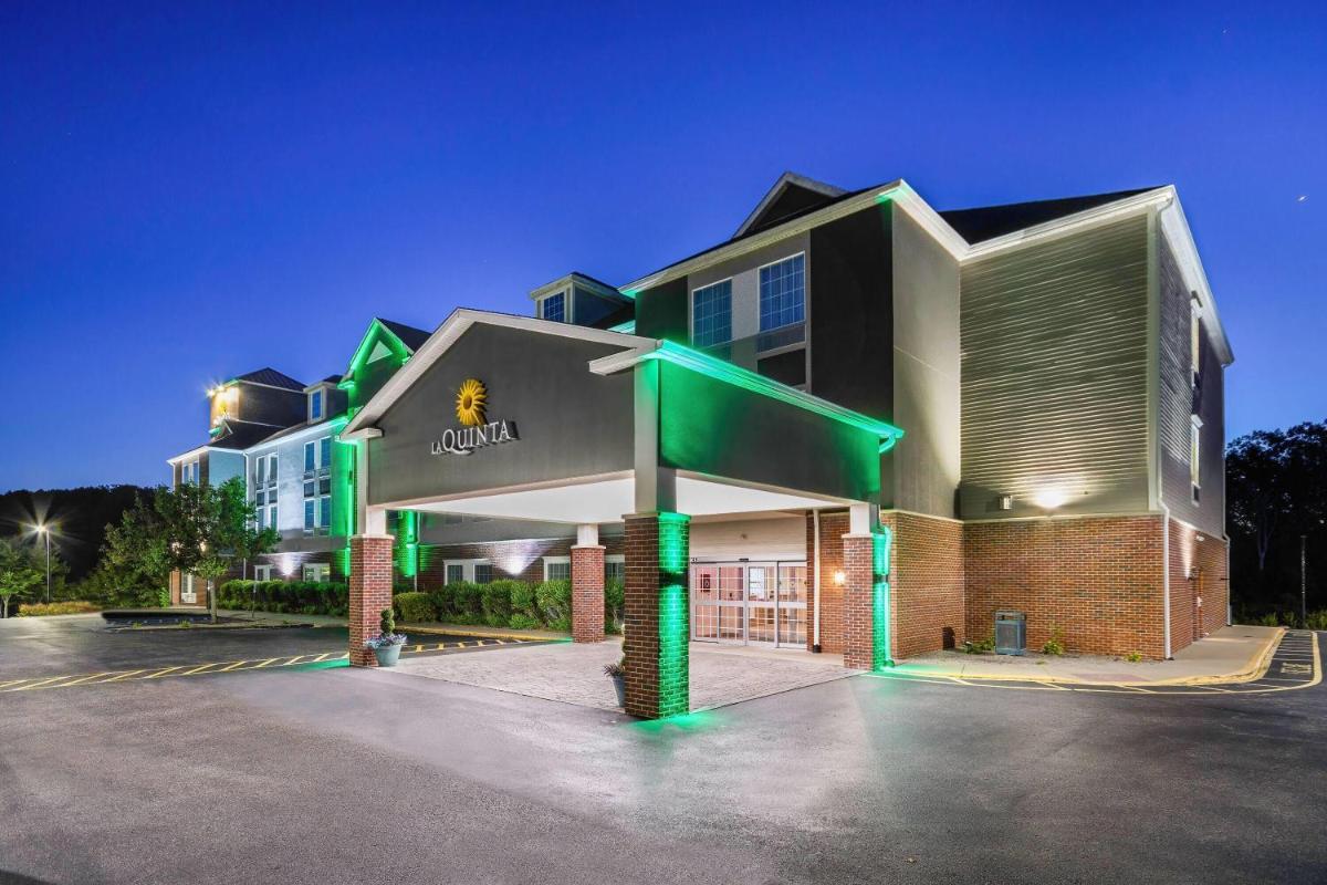 La Quinta by Wyndham Stonington-Mystic Area - Housity