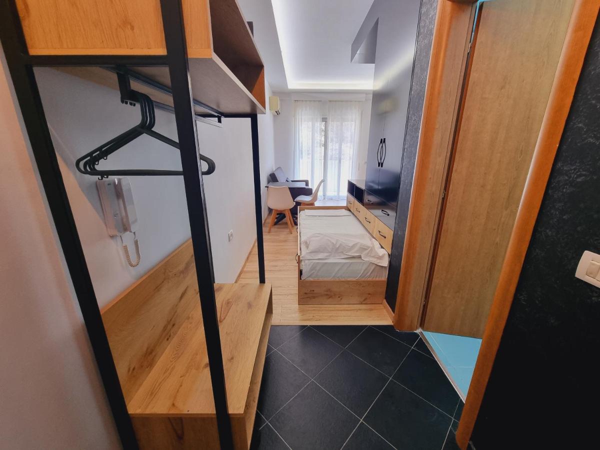 Teo's Deluxe Studios - Housity