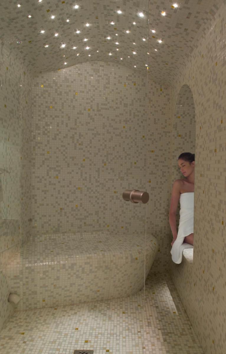Salle de bains dans l'établissement Grand Hotel Saint Michel