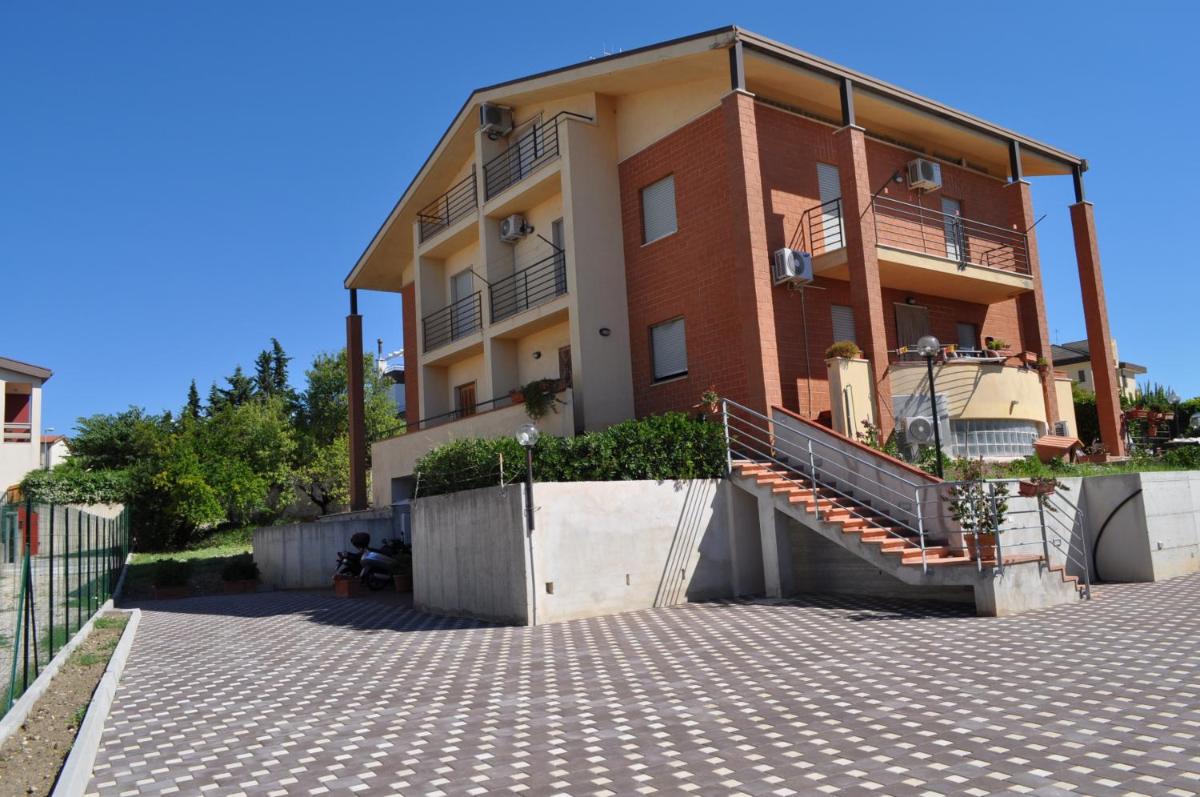 La Specchia - Housity