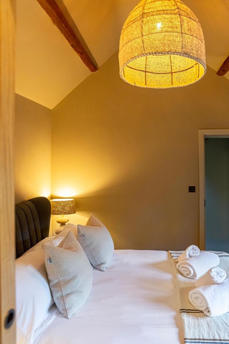 Luxury Cotswold Retreats - Housity