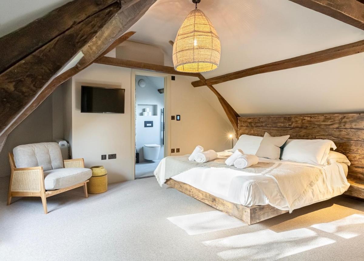 Luxury Cotswold Retreats - Housity