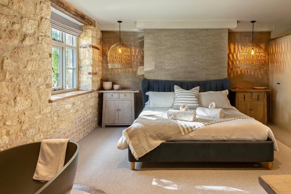 Luxury Cotswold Retreats - Housity