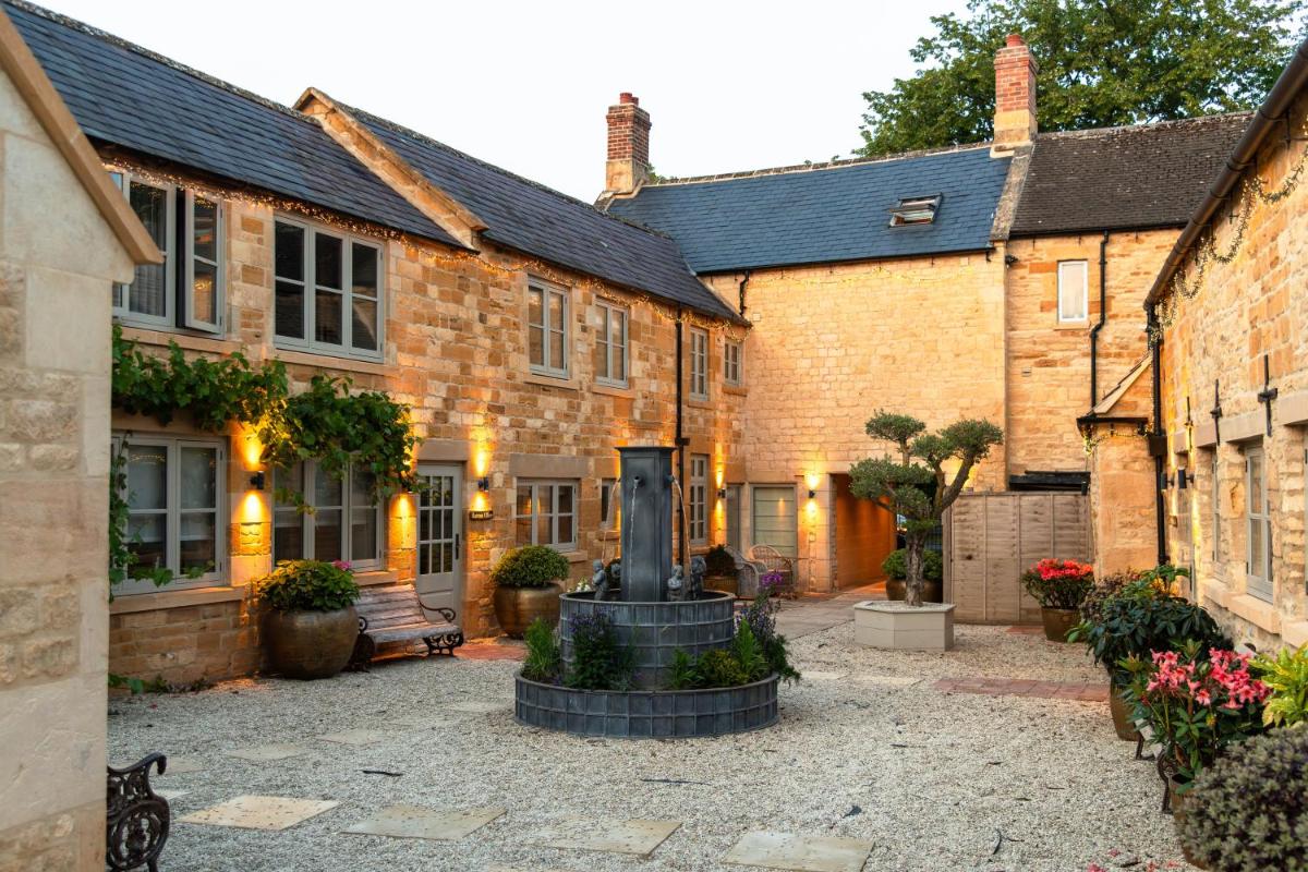 Luxury Cotswold Retreats - Housity