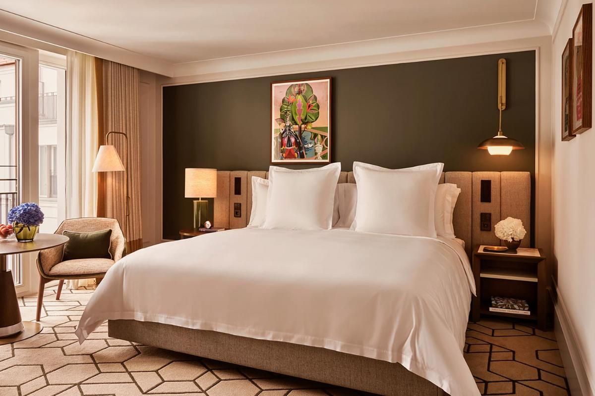 Ein Bett oder Betten in einem Zimmer der Unterkunft Rosewood Munich