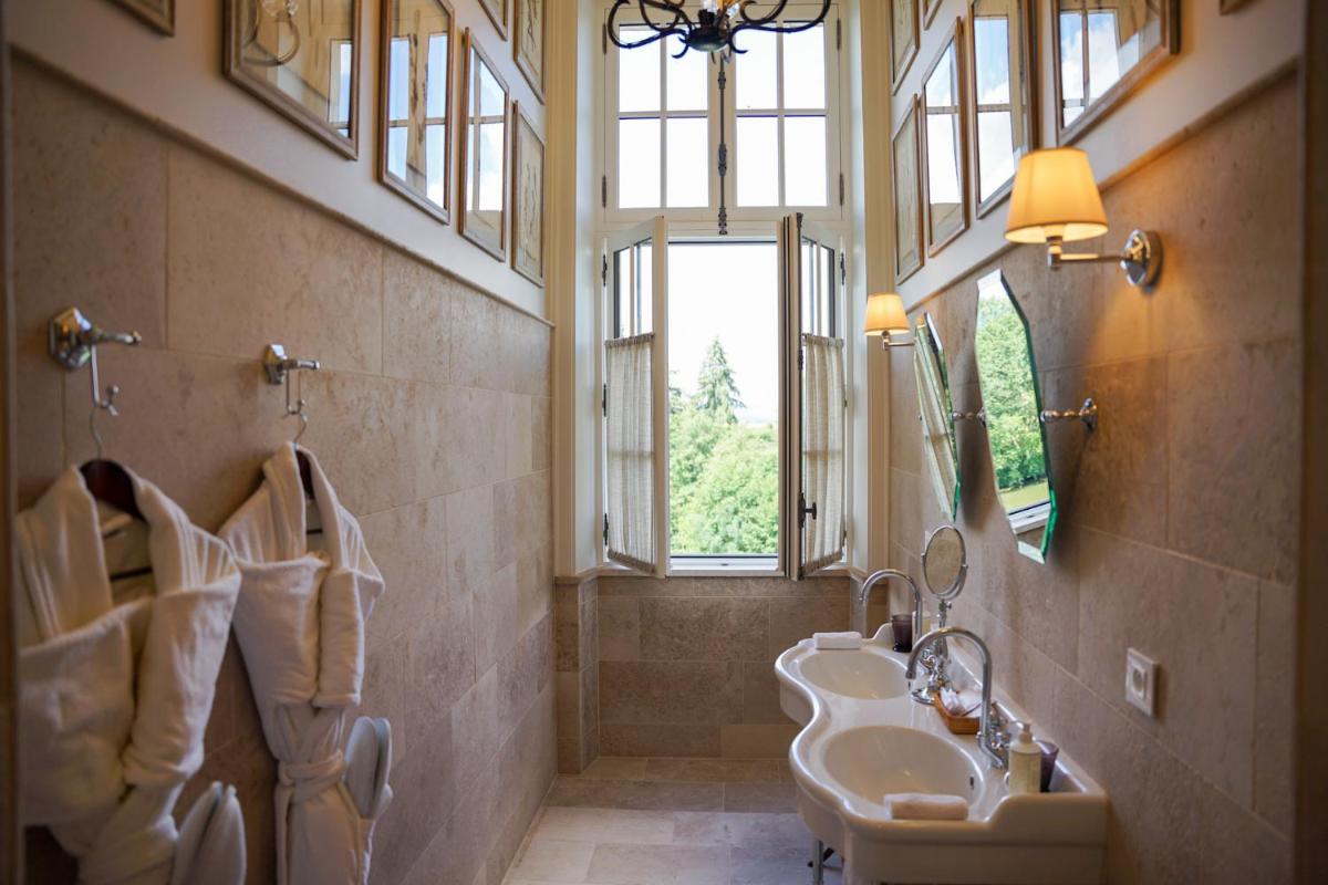 Salle de bains dans l'établissement Château Sainte Sabine