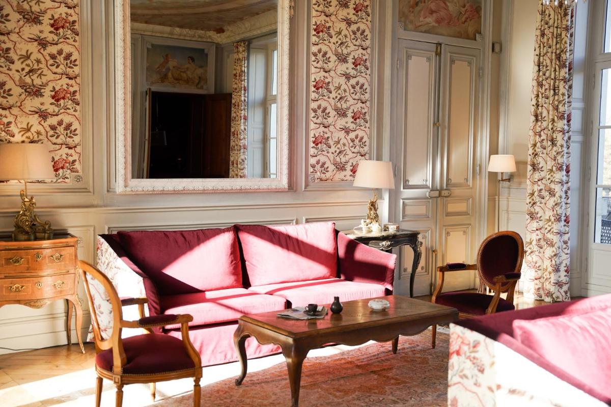Coin salon dans l'établissement Château Sainte Sabine