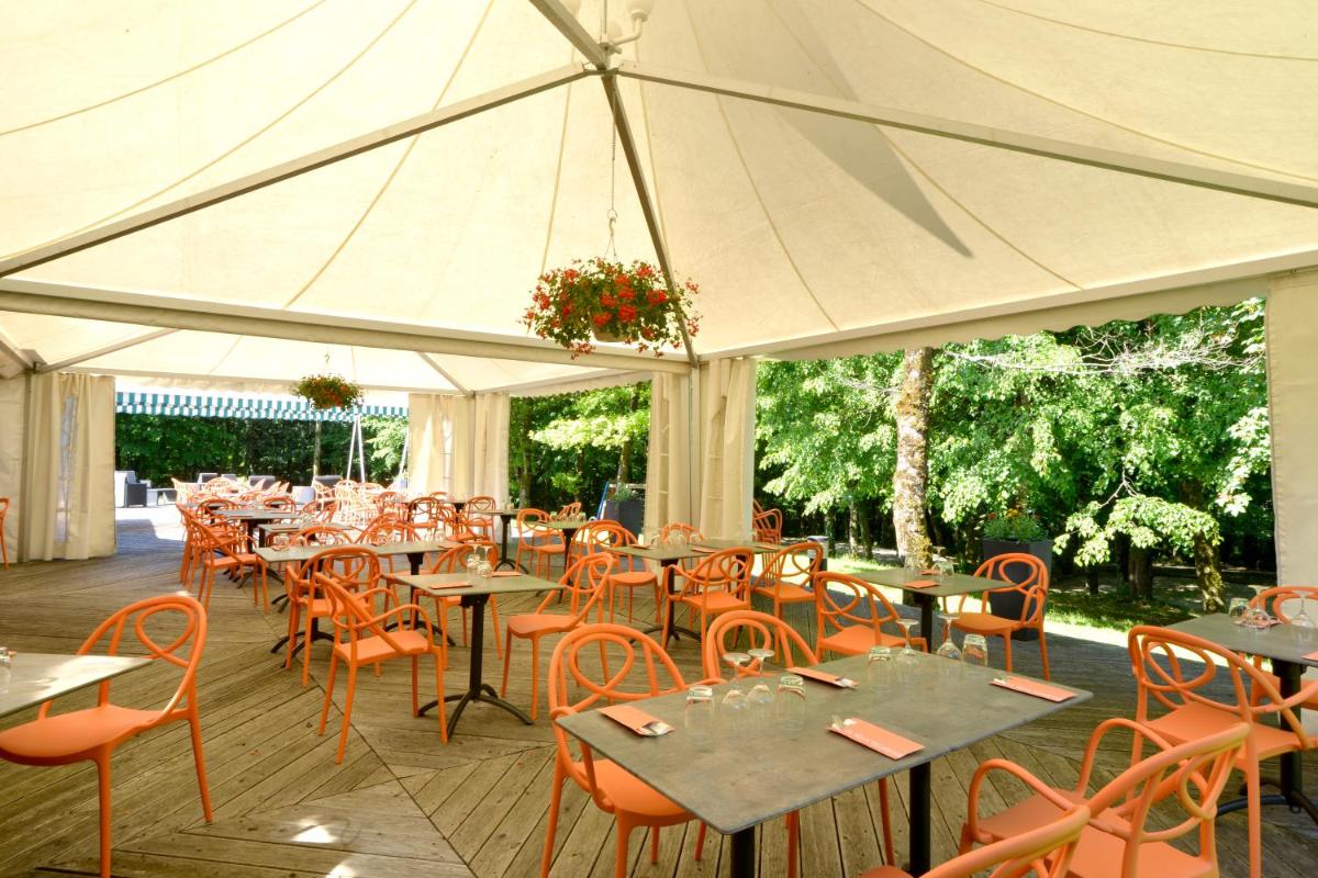 Restaurant ou autre lieu de restauration dans l'établissement Le Bois Dormant-Hôtel Restaurant & Spa Logis Hôtel