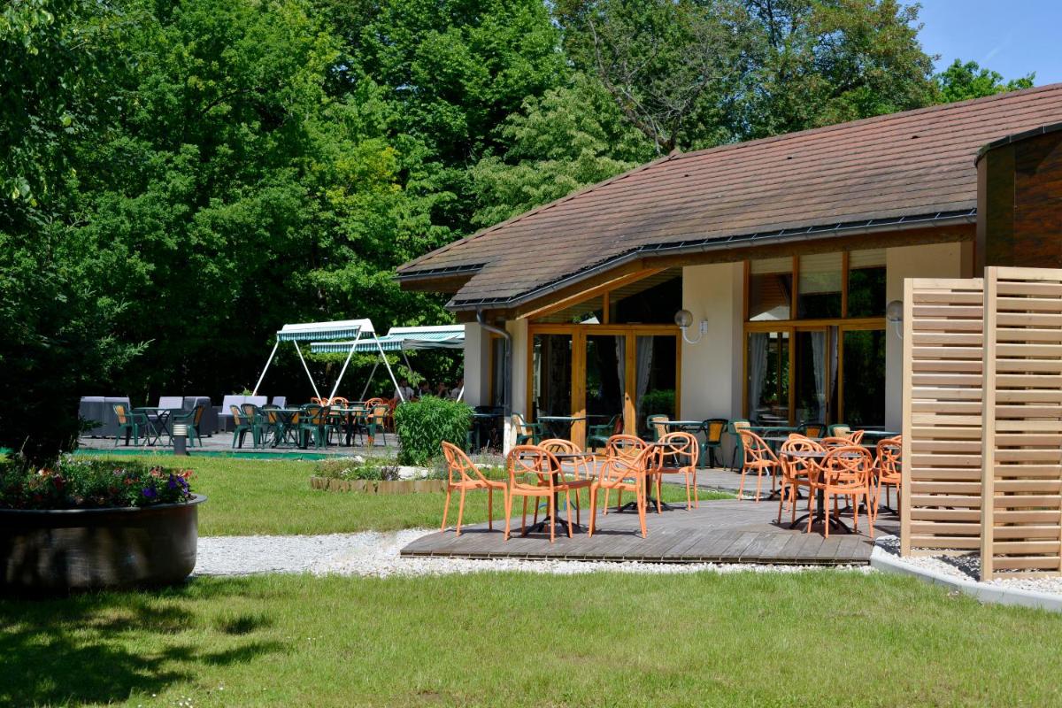 Jardin de l'établissement Le Bois Dormant-Hôtel Restaurant & Spa Logis Hôtel