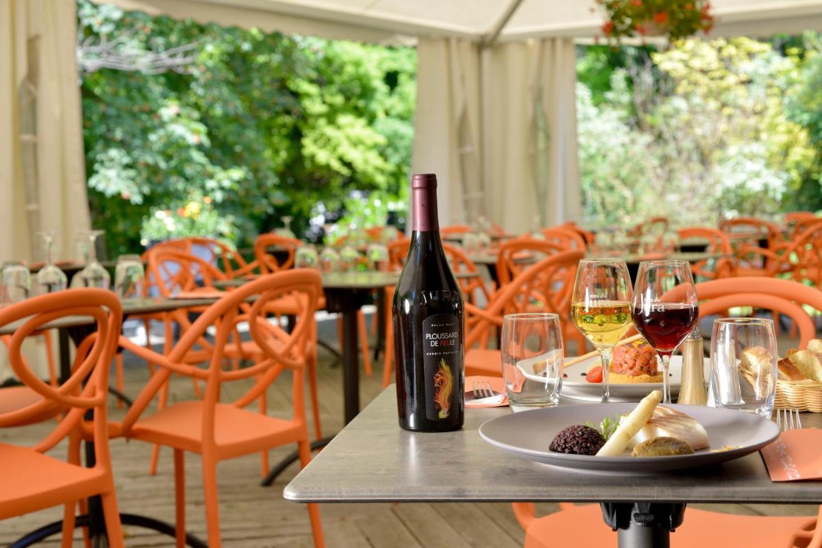 Boissons dans l'établissement Le Bois Dormant-Hôtel Restaurant & Spa Logis Hôtel