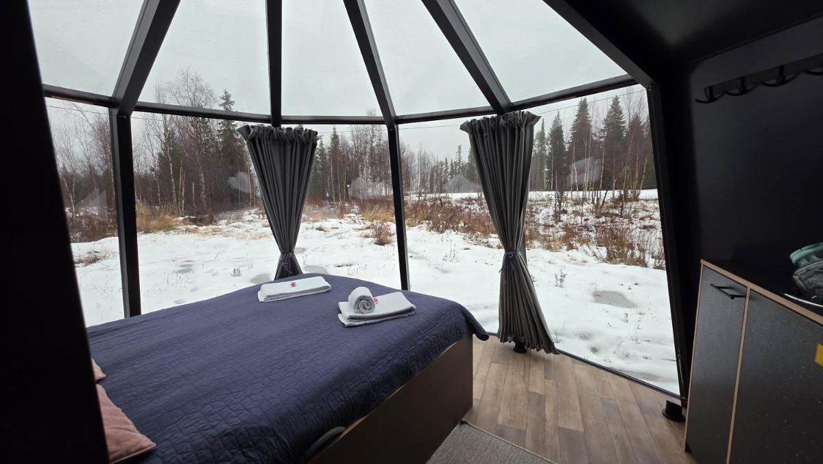 Aurora River Camp Glass igloos & cabins - Housity