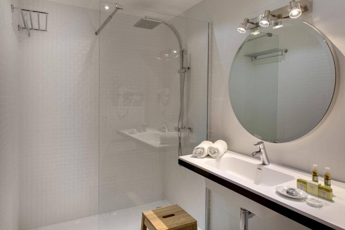 Salle de bains dans l'établissement Oustau Camarguen Hôtel & Spa