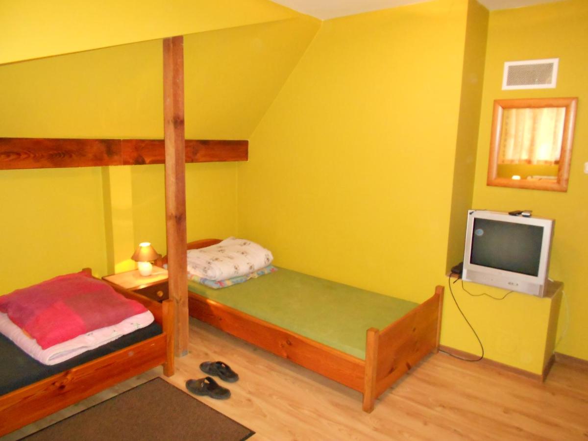 Na Skraju Lasu - Housity
