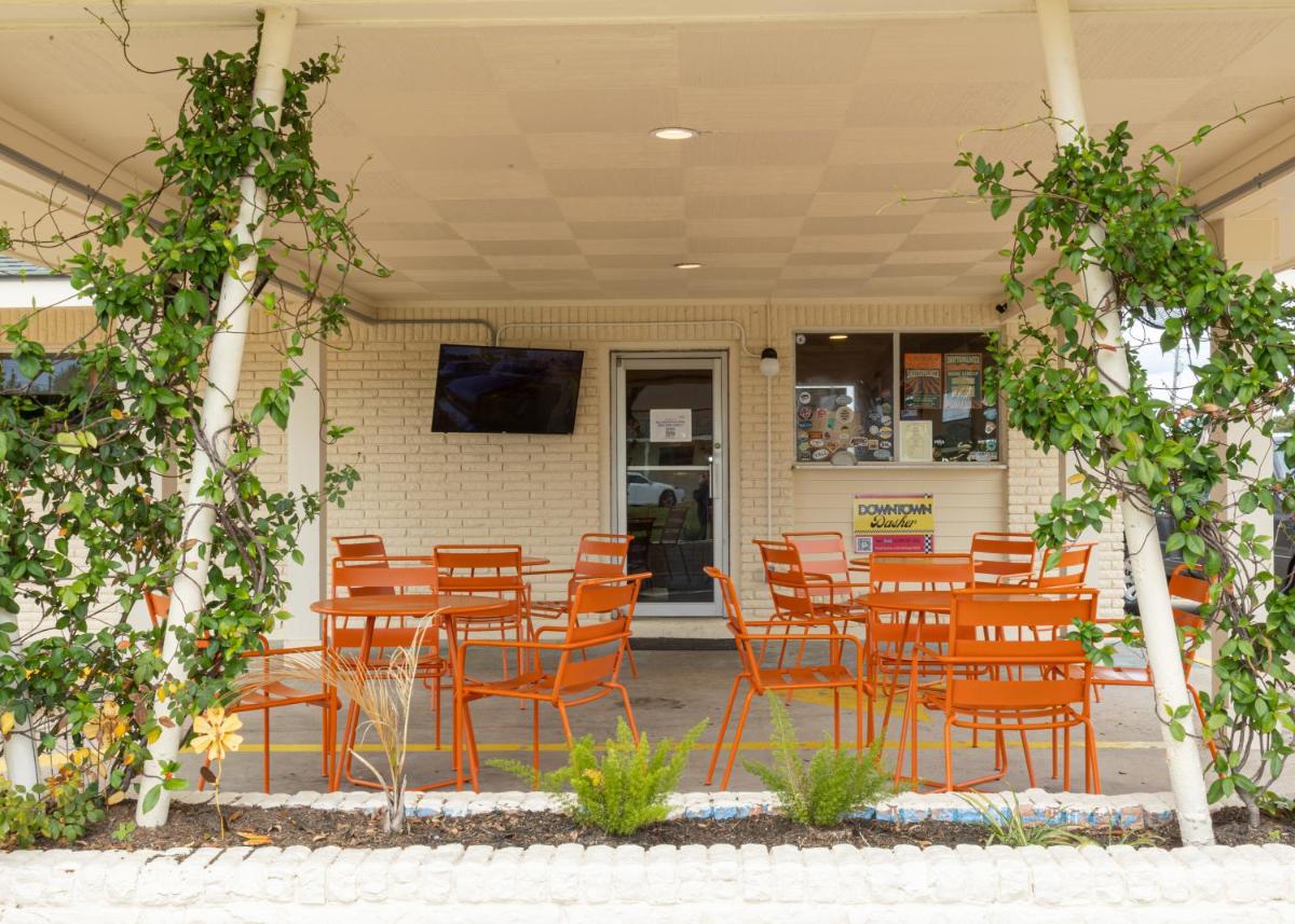 Driftwood Motel - Housity