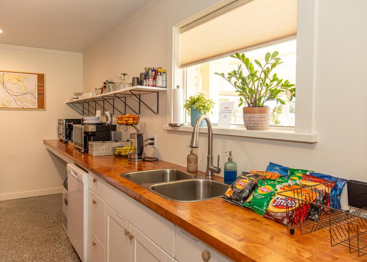 Driftwood Motel - Housity