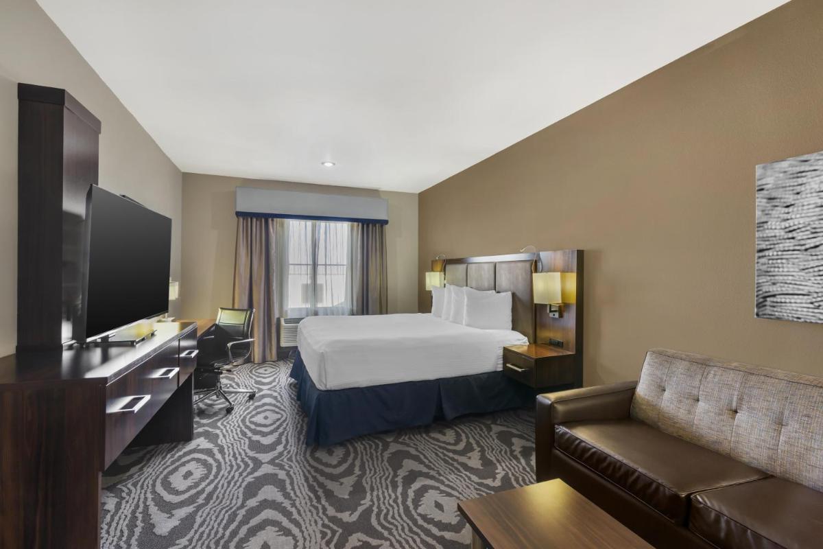 Best Western Plus Williston Hotel & Suites - Housity