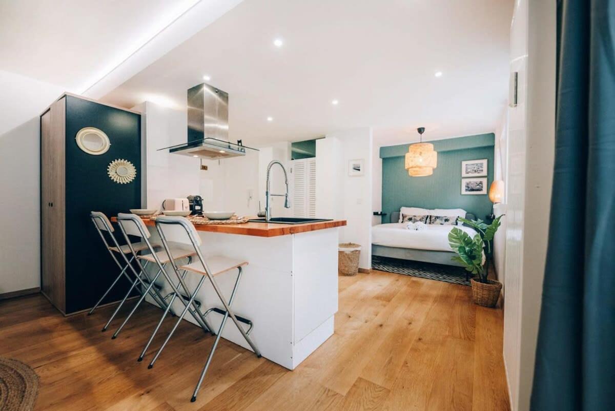 Cozy Studio with Terrace, Pet-Friendly, Near Center - Housity